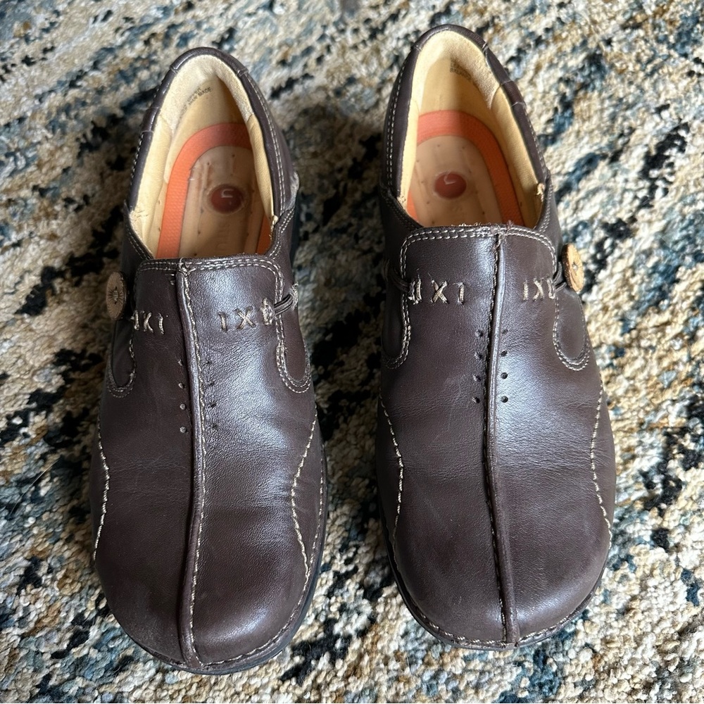 Clarks Unstructured Un Loop Brown Loafers - image 2